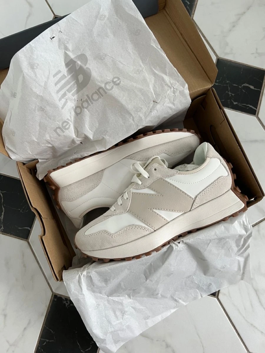 New Balance 327 Cream